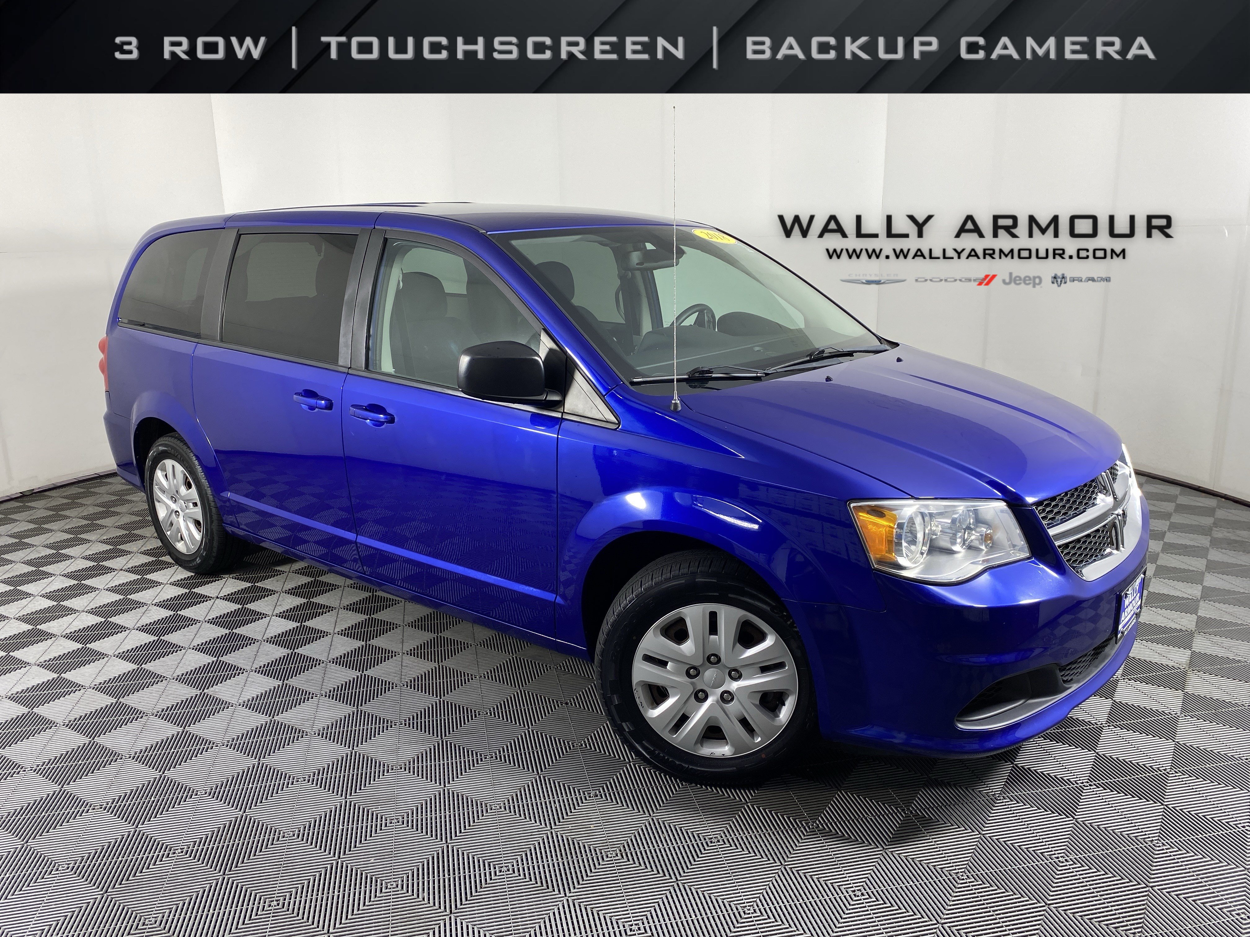 Used 2018 Dodge Grand Caravan SE w/ UConnect Hands-Free Group