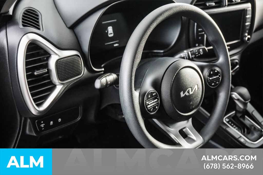 Used 2025 Kia Soul LX FWD image 30