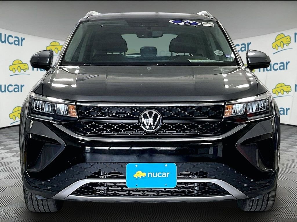 Used 2022 Volkswagen Taos SE w/ Panoramic Sunroof Package AWD/4WD image 2