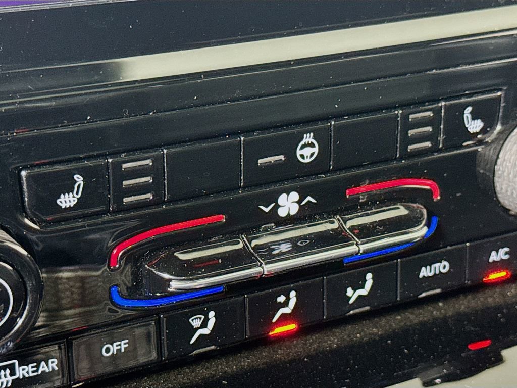 Used 2023 Jeep Grand Cherokee Altitude image 19