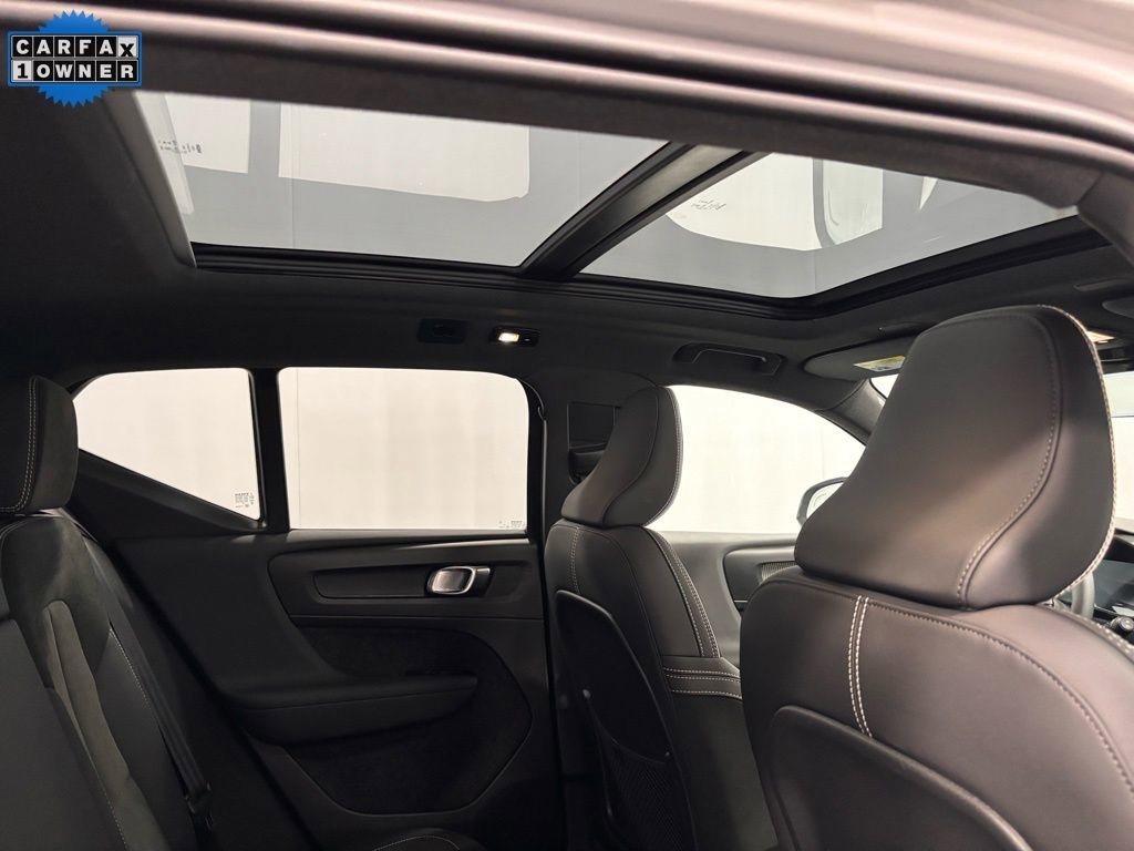 Certified 2025 Volvo XC40 B5 Plus image 26