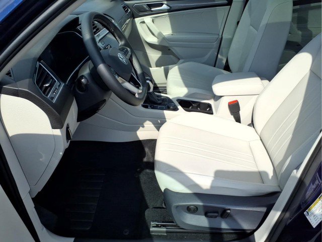 Certified 2024 Volkswagen Tiguan SE AWD/4WD image 16