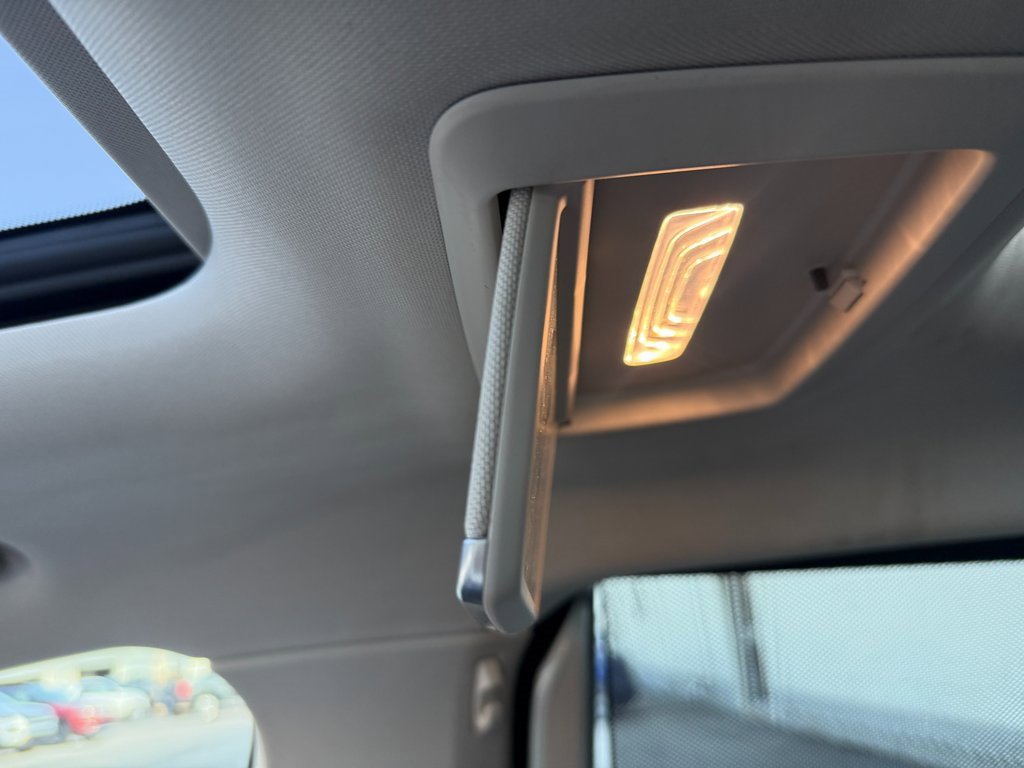 Used 2018 BMW 740e xDrive image 40