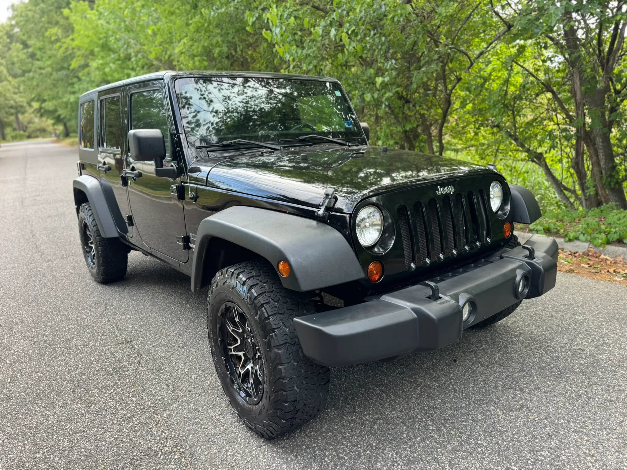 Used 2011 Jeep Wrangler Unlimited Sport AWD/4WD image 3