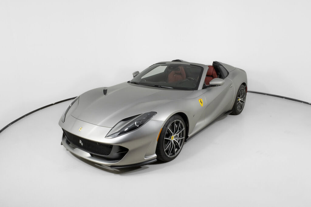 Used 2022 Ferrari 812 GTS image 2