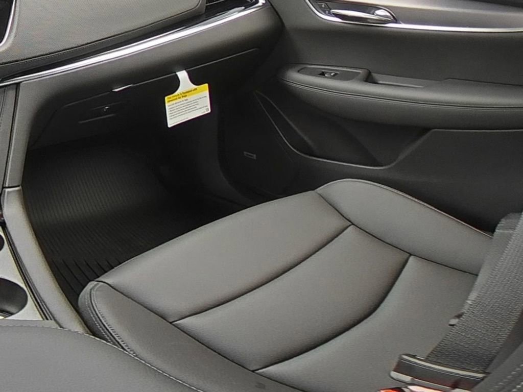 New 2025 Cadillac XT6 Luxury w/ LPO, Floor Liner Package AWD/4WD image 14