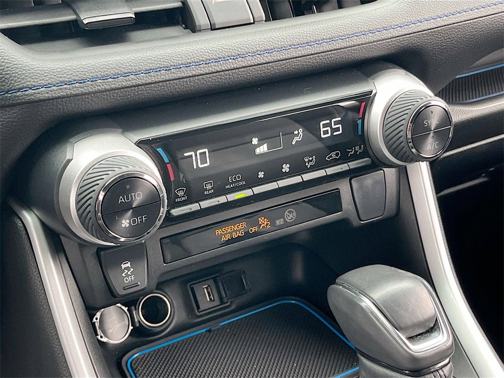 Used 2022 Toyota RAV4 SE image 15