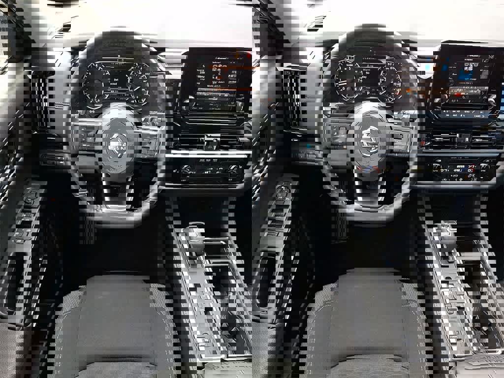 Used 2025 Nissan Pathfinder SV image 11