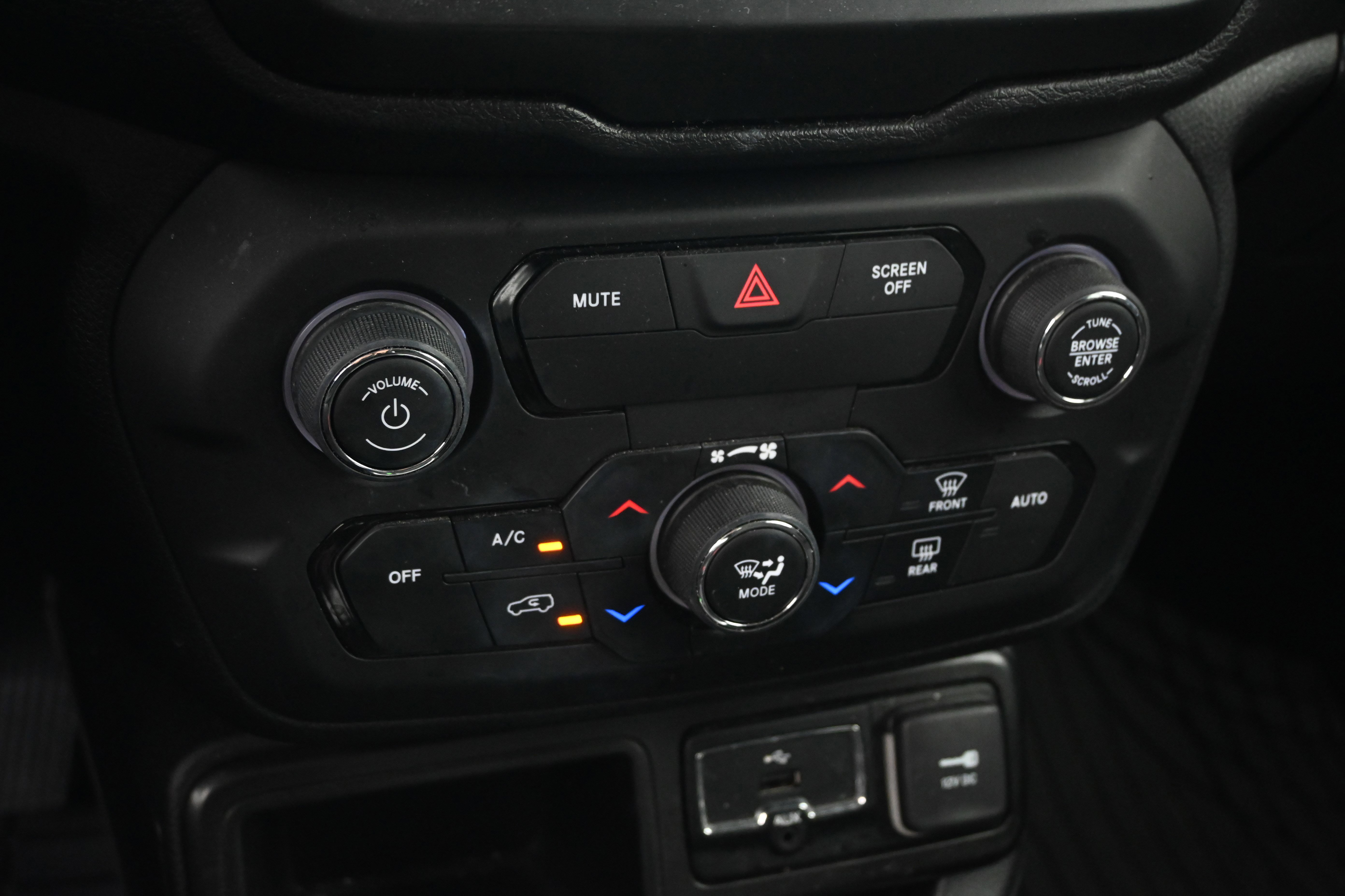 Used 2020 Jeep Renegade Latitude image 11