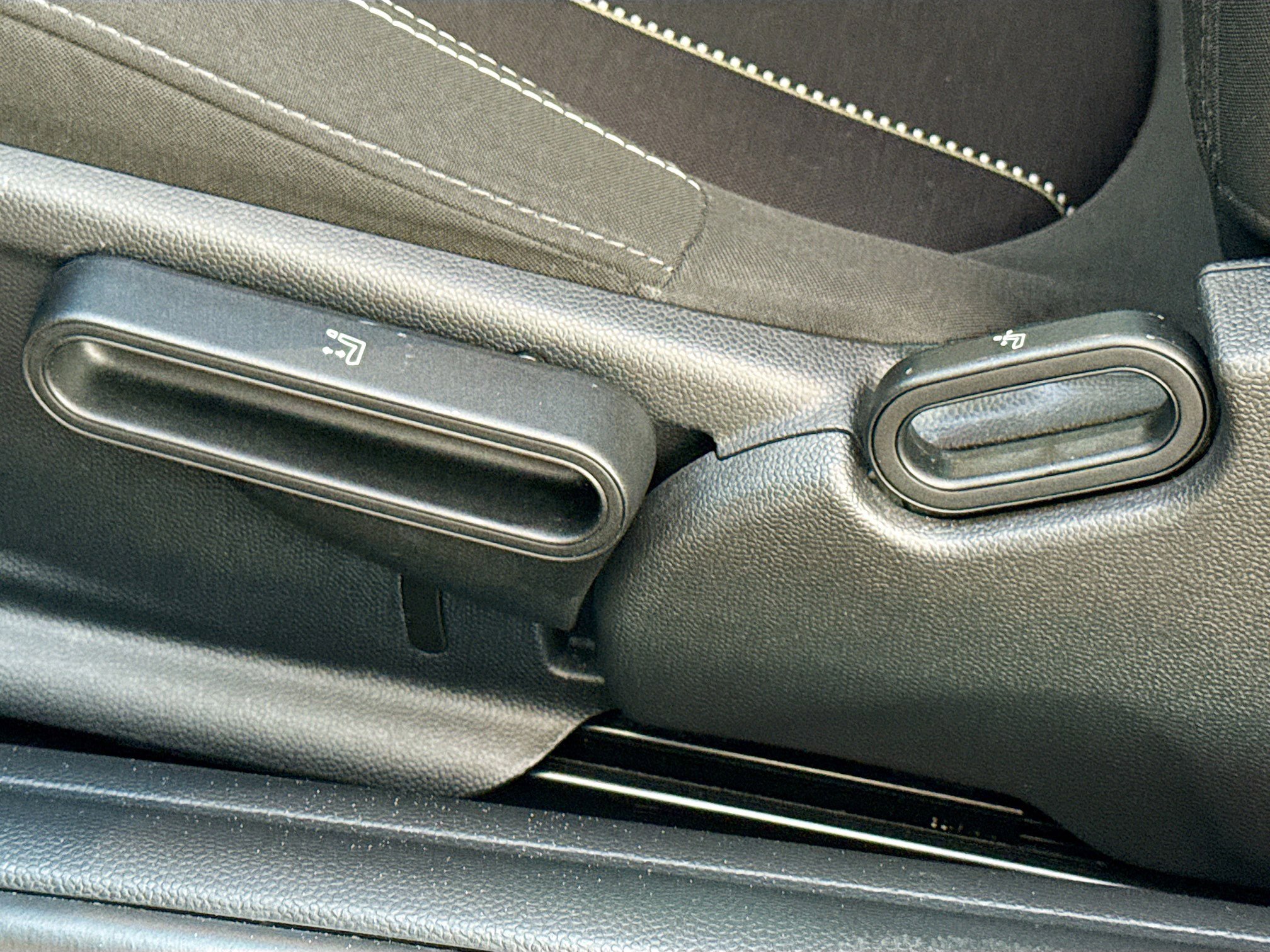 Used 2019 MINI Cooper John Cooper Works w/ Signature Upholstery Package image 23