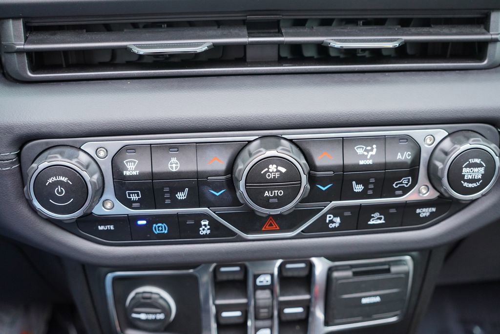 Certified 2025 Jeep Wrangler Unlimited Sahara w/ Safety Group image 28