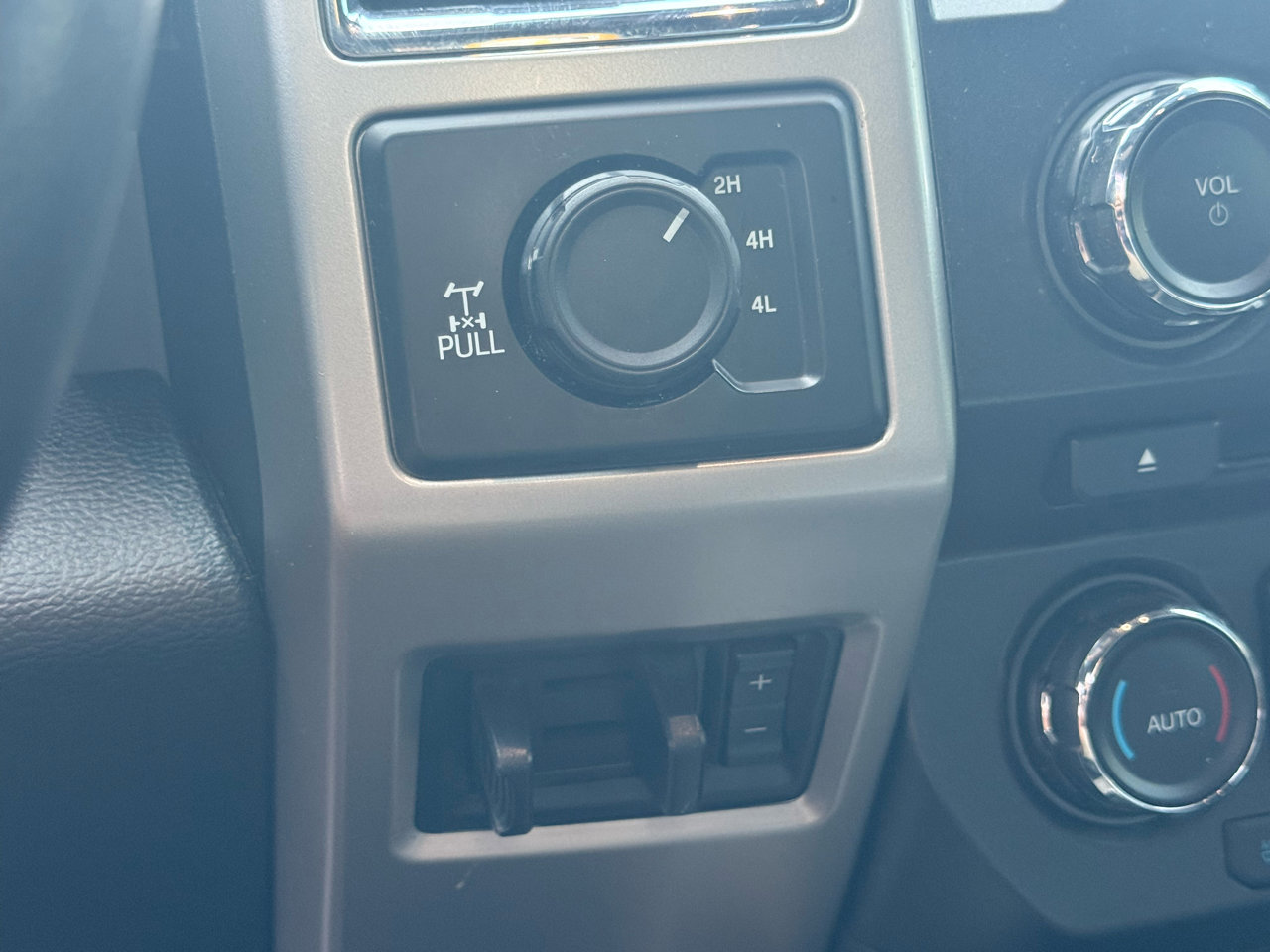 Used 2017 Ford F250 Lariat w/ Lariat Value Package image 21