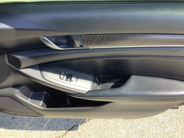 Used 2018 Honda Accord Touring image 19