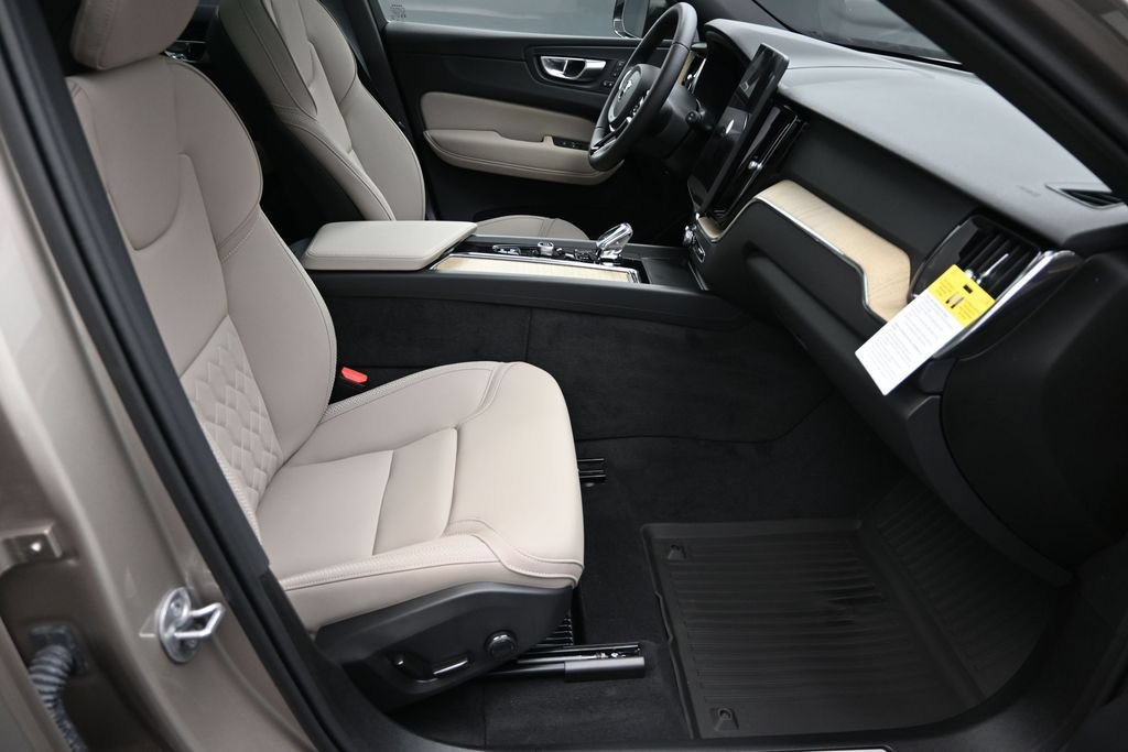 New 2026 Volvo XC60 T8 Plus w/ Protection Package Premier AWD/4WD image 19