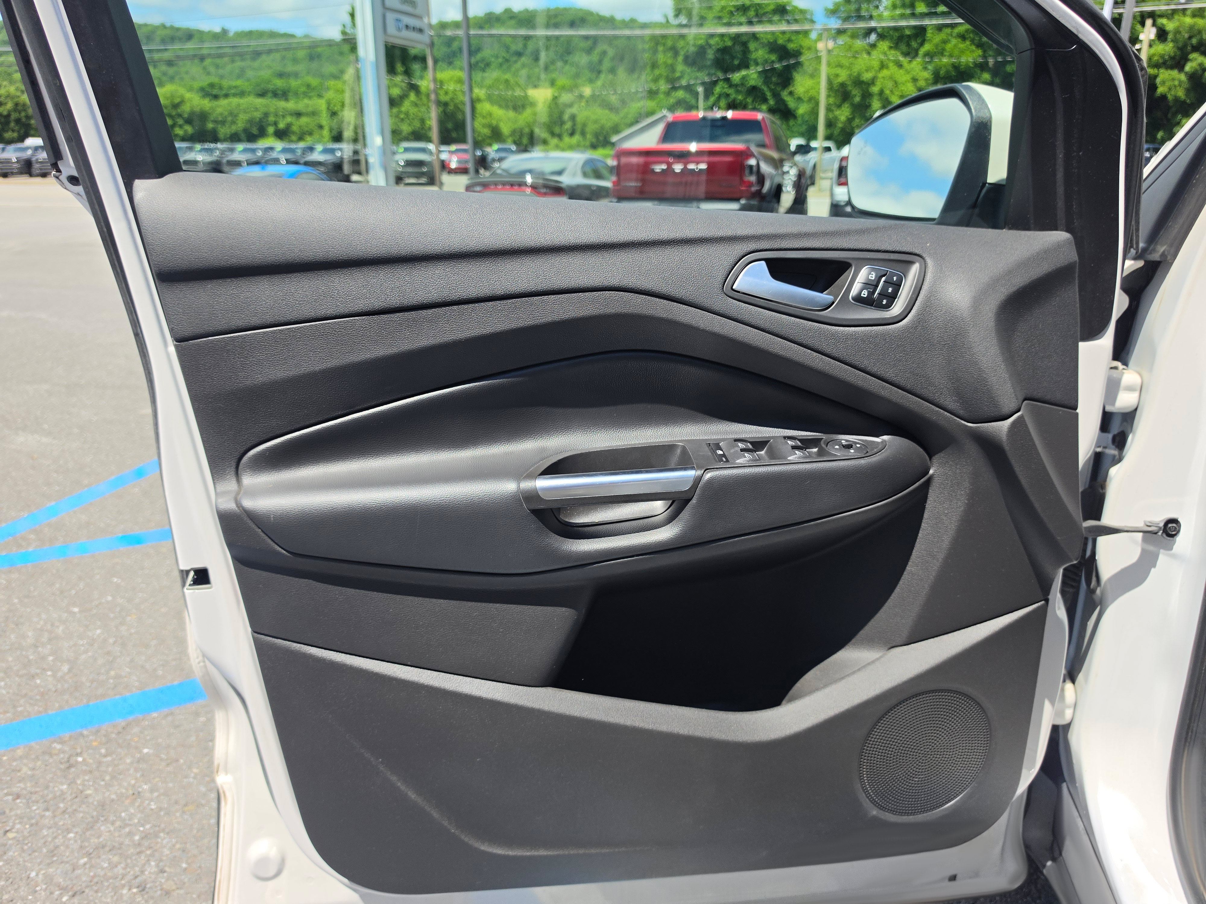 Used 2019 Ford Escape Titanium AWD/4WD image 16
