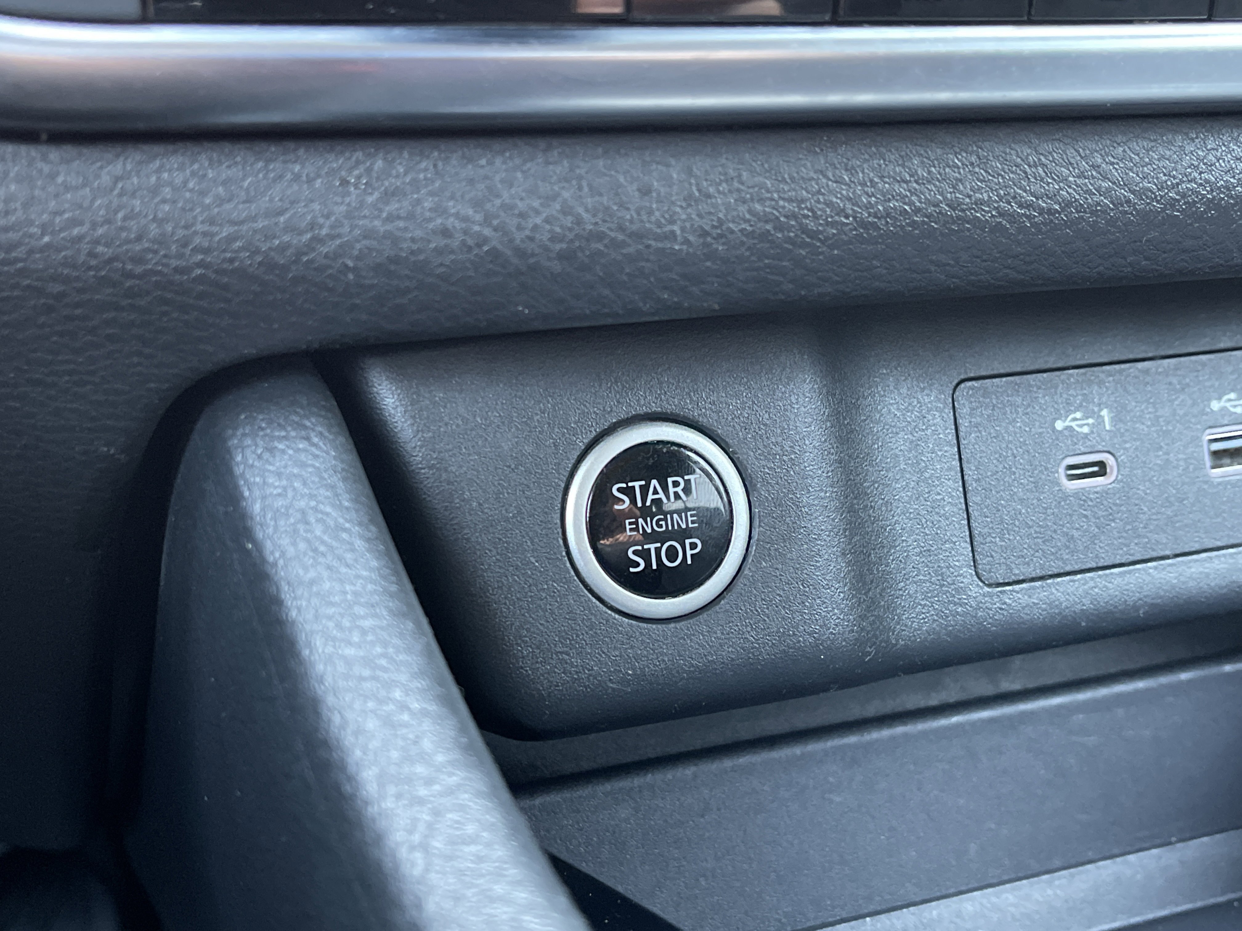 Used 2023 Nissan Rogue SV image 27