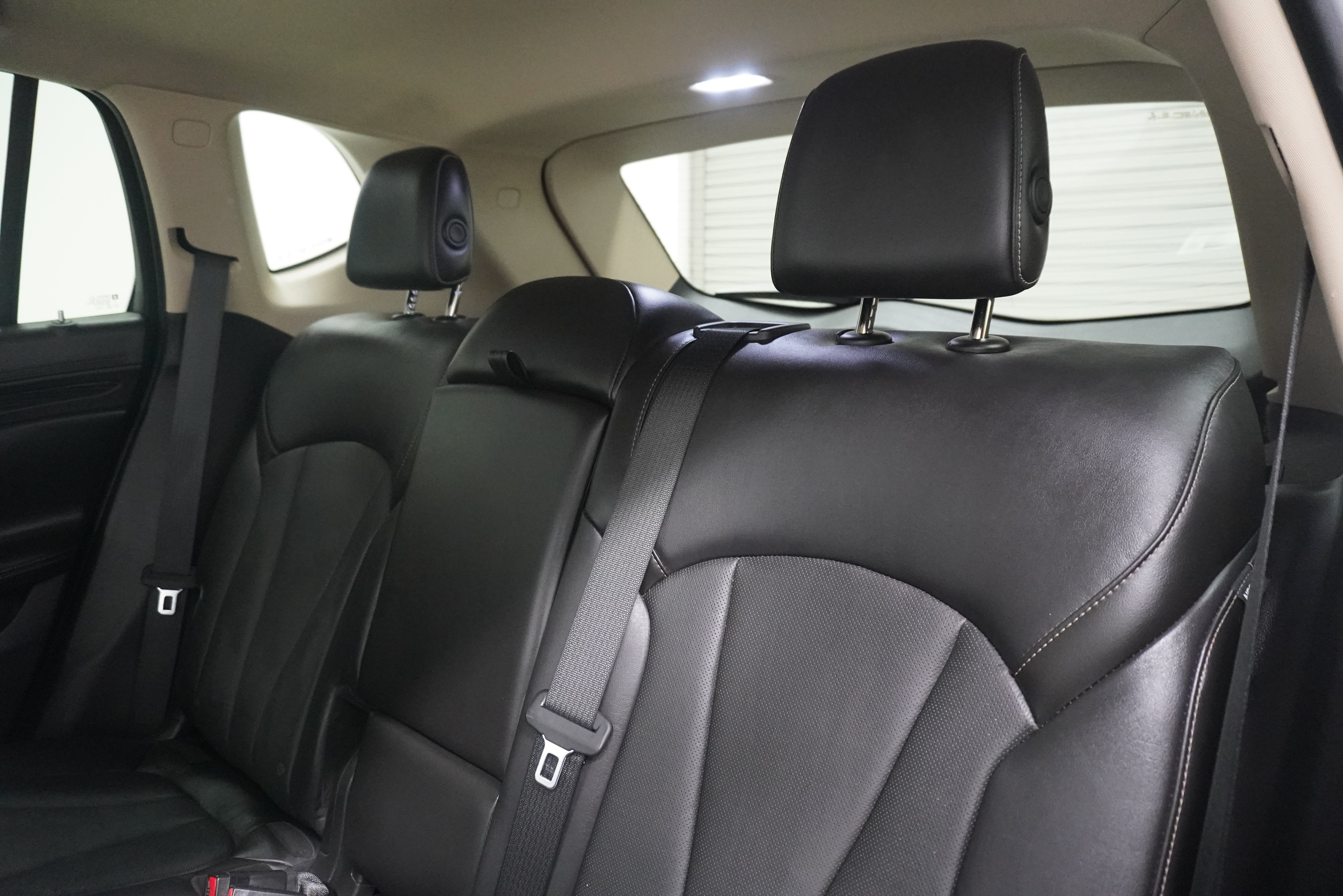 Used 2017 Buick Envision Essence FWD image 12