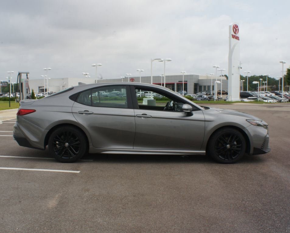 Used 2025 Toyota Camry SE FWD image 20
