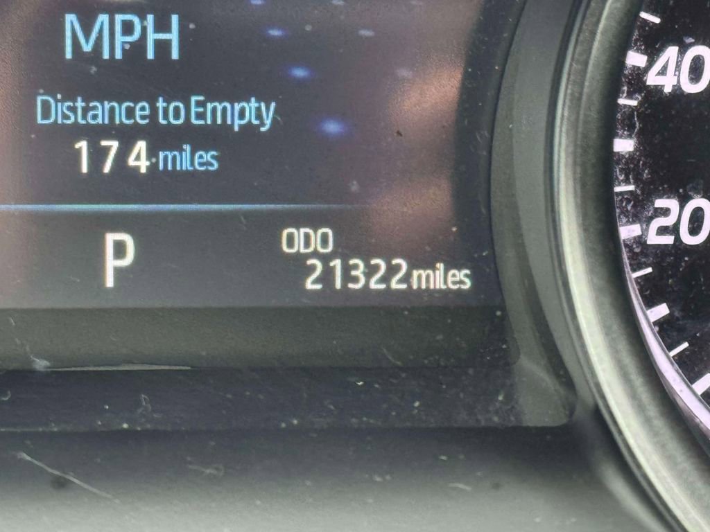 Used 2024 Toyota Camry SE image 31