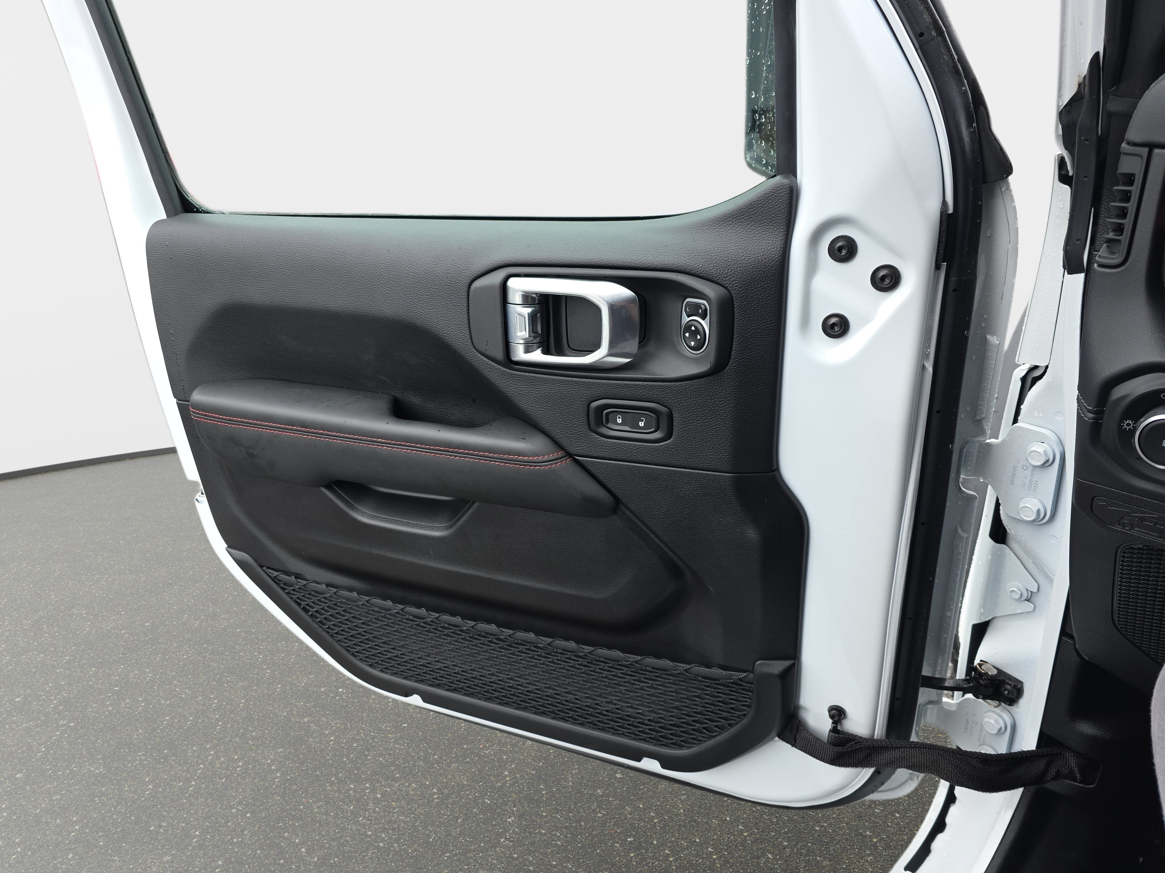 Certified 2026 Jeep Wrangler Rubicon AWD/4WD image 24