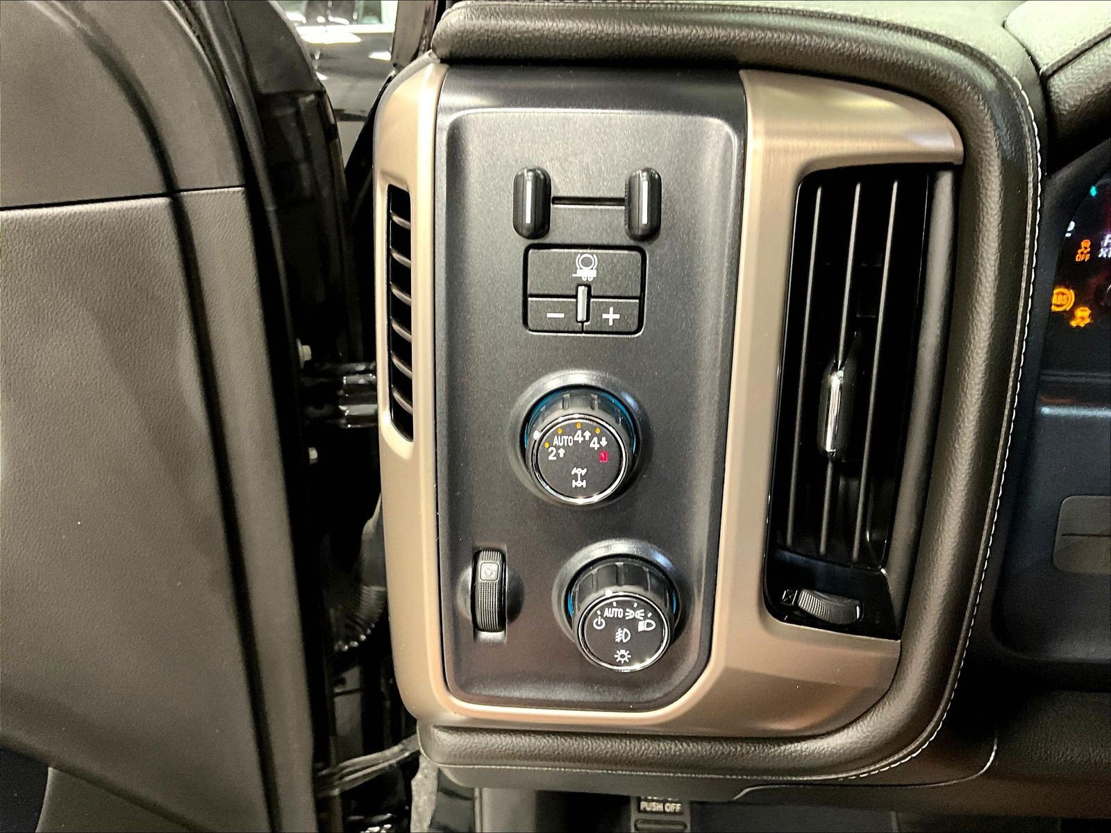 Used 2018 GMC Sierra 1500 Denali AWD/4WD image 37