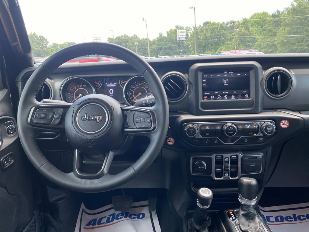 Used 2023 Jeep Gladiator Sport image 11