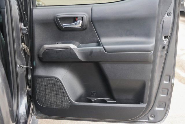 Used 2019 Toyota Tacoma TRD Sport image 15