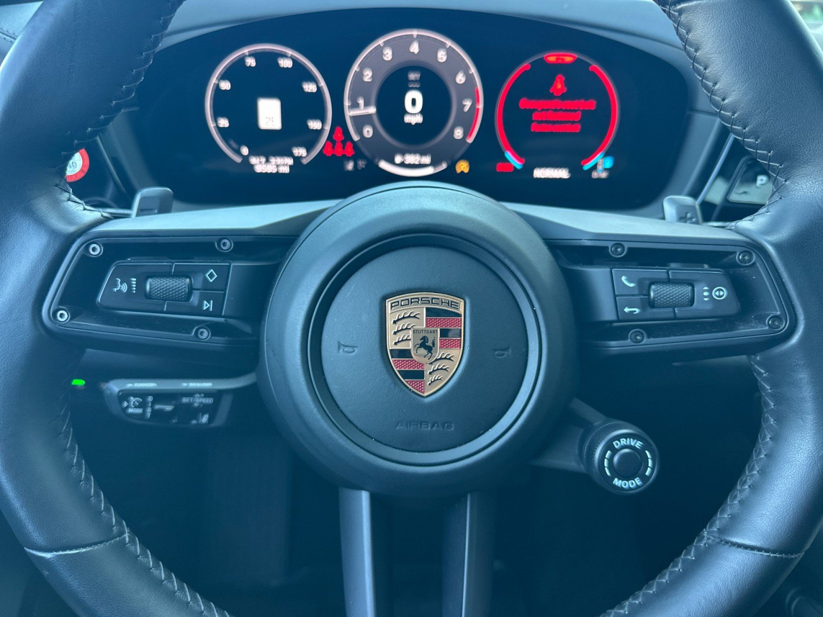 Certified 2025 Porsche Cayenne Coupe AWD/4WD image 22