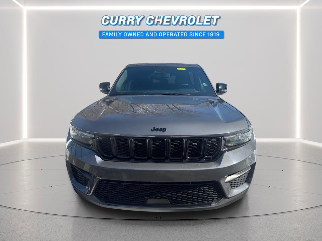 Used 2023 Jeep Grand Cherokee Altitude image 4