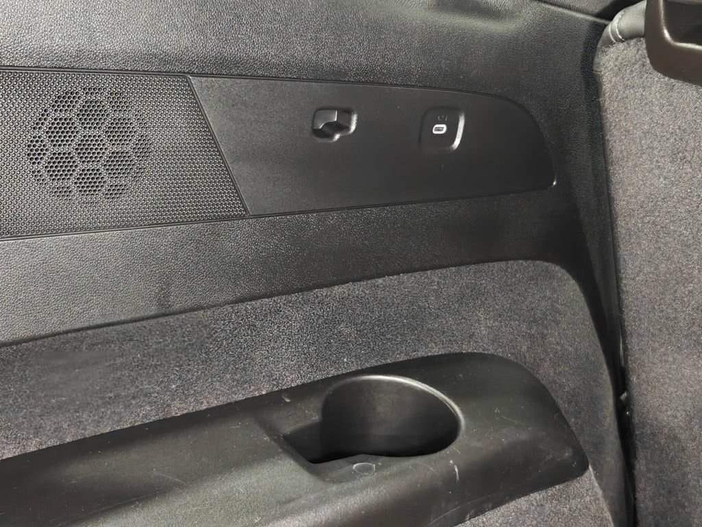 Used 2022 Cadillac XT6 Premium Luxury w/ LPO, Floor Liner Package AWD/4WD image 34
