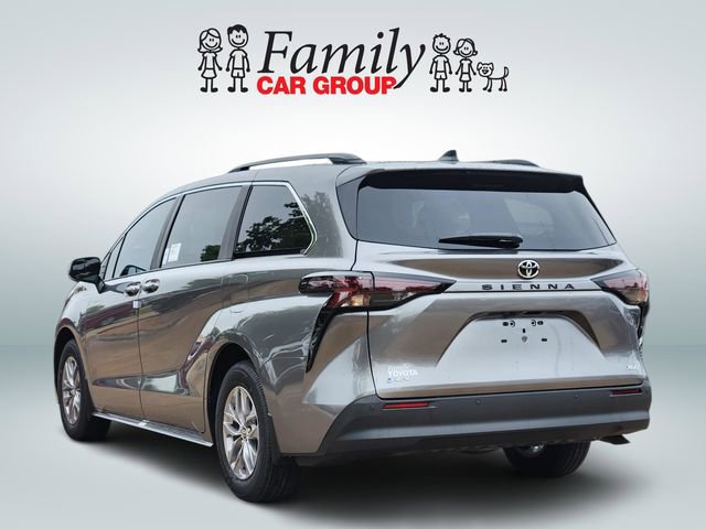 New 2026 Toyota Sienna XLE FWD image 3