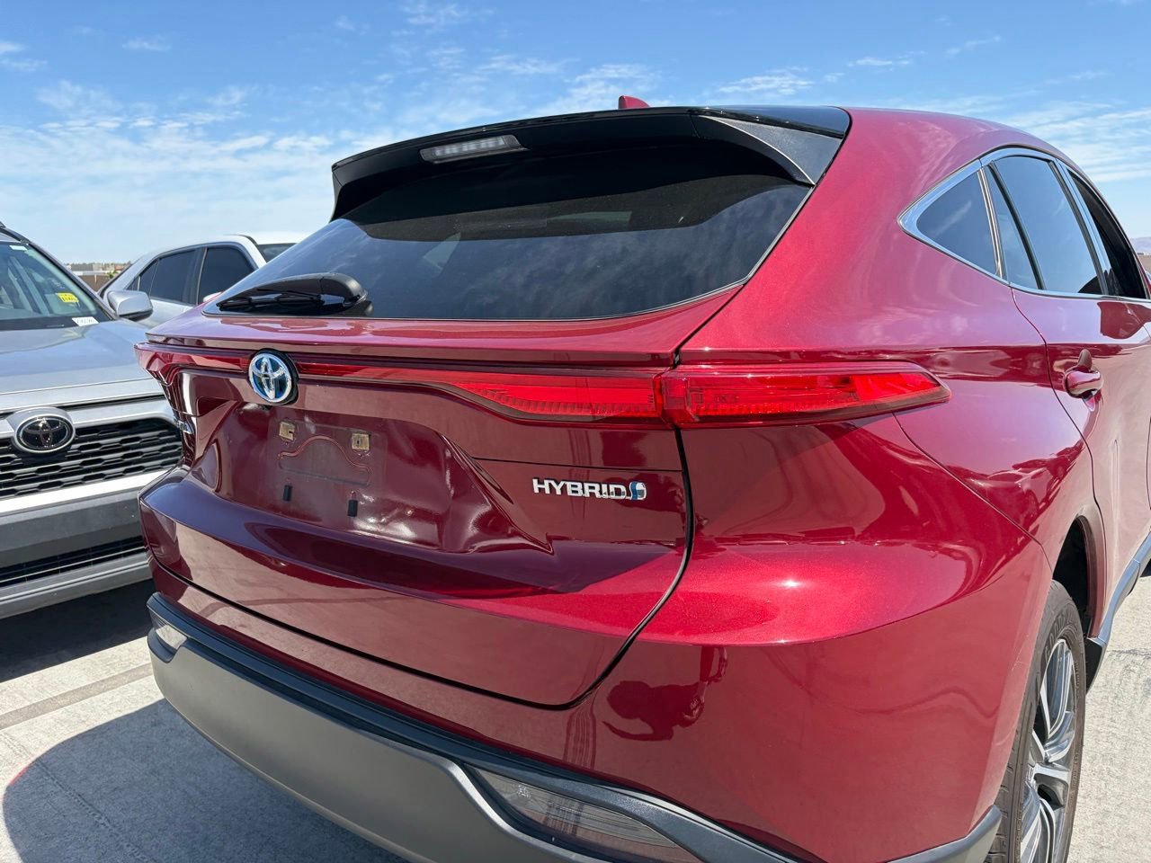 Used 2022 Toyota Venza LE AWD/4WD image 4