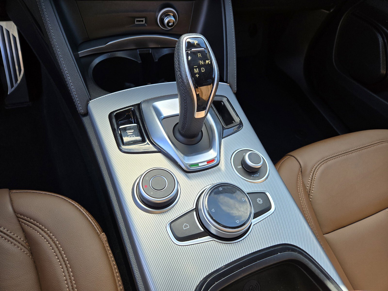 Used 2024 Alfa Romeo Stelvio Ti image 21