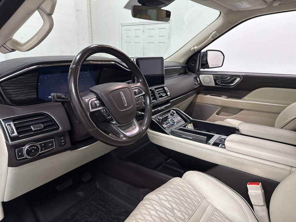 Used 2020 Lincoln Navigator L Black Label w/ Cargo Convenience Package image 29