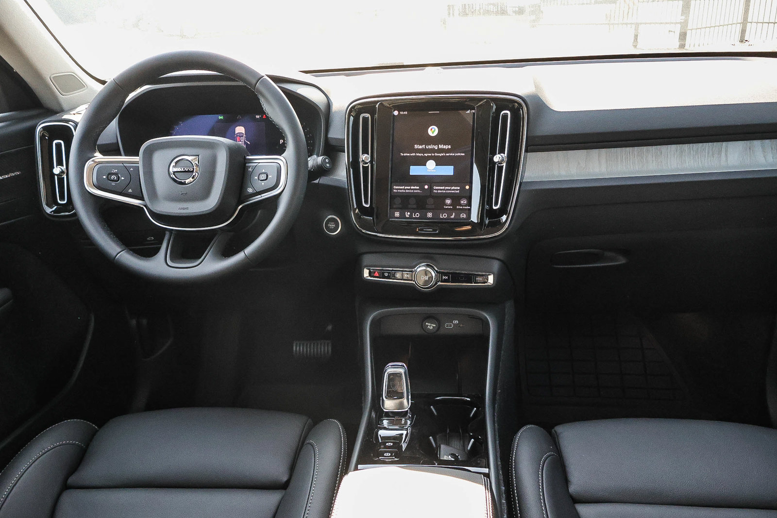 Used 2026 Volvo XC40 B4 Plus w/ Climate Package FWD image 22