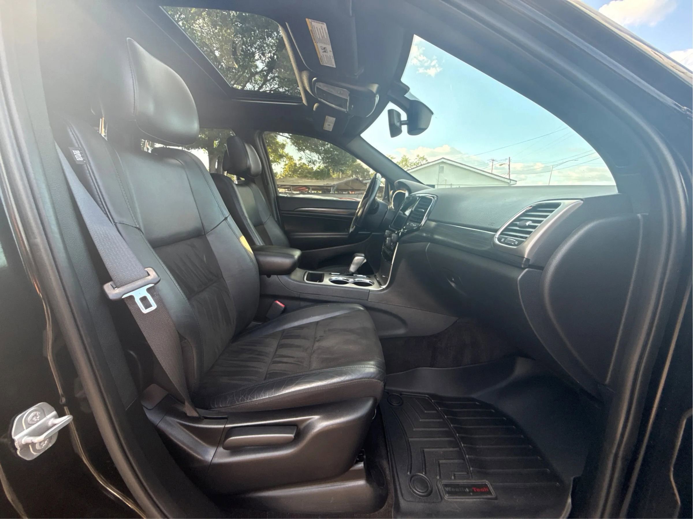 Used 2019 Jeep Grand Cherokee Altitude AWD/4WD image 11