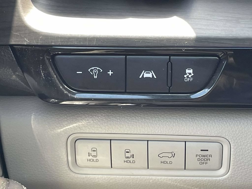 Used 2024 Kia Carnival EX FWD image 27
