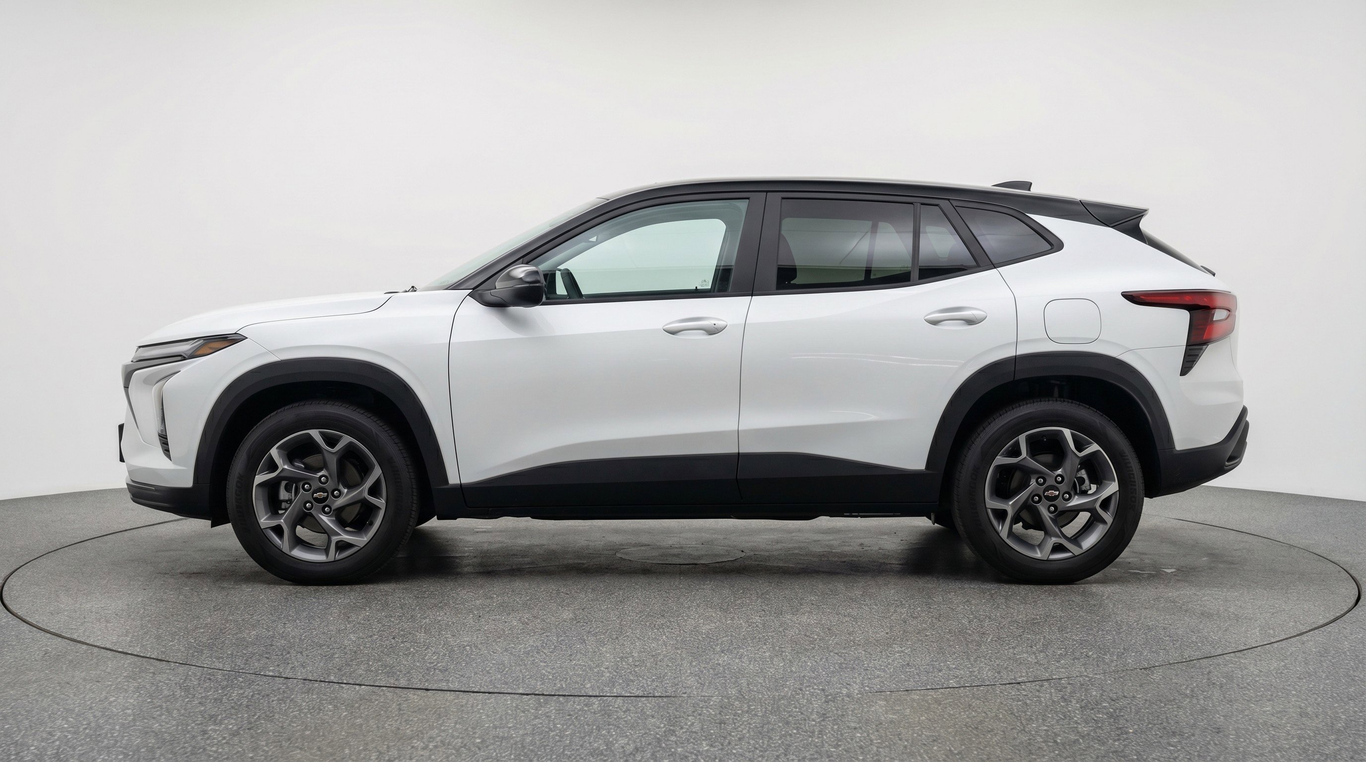 Used 2025 Chevrolet Trax LT FWD image 5