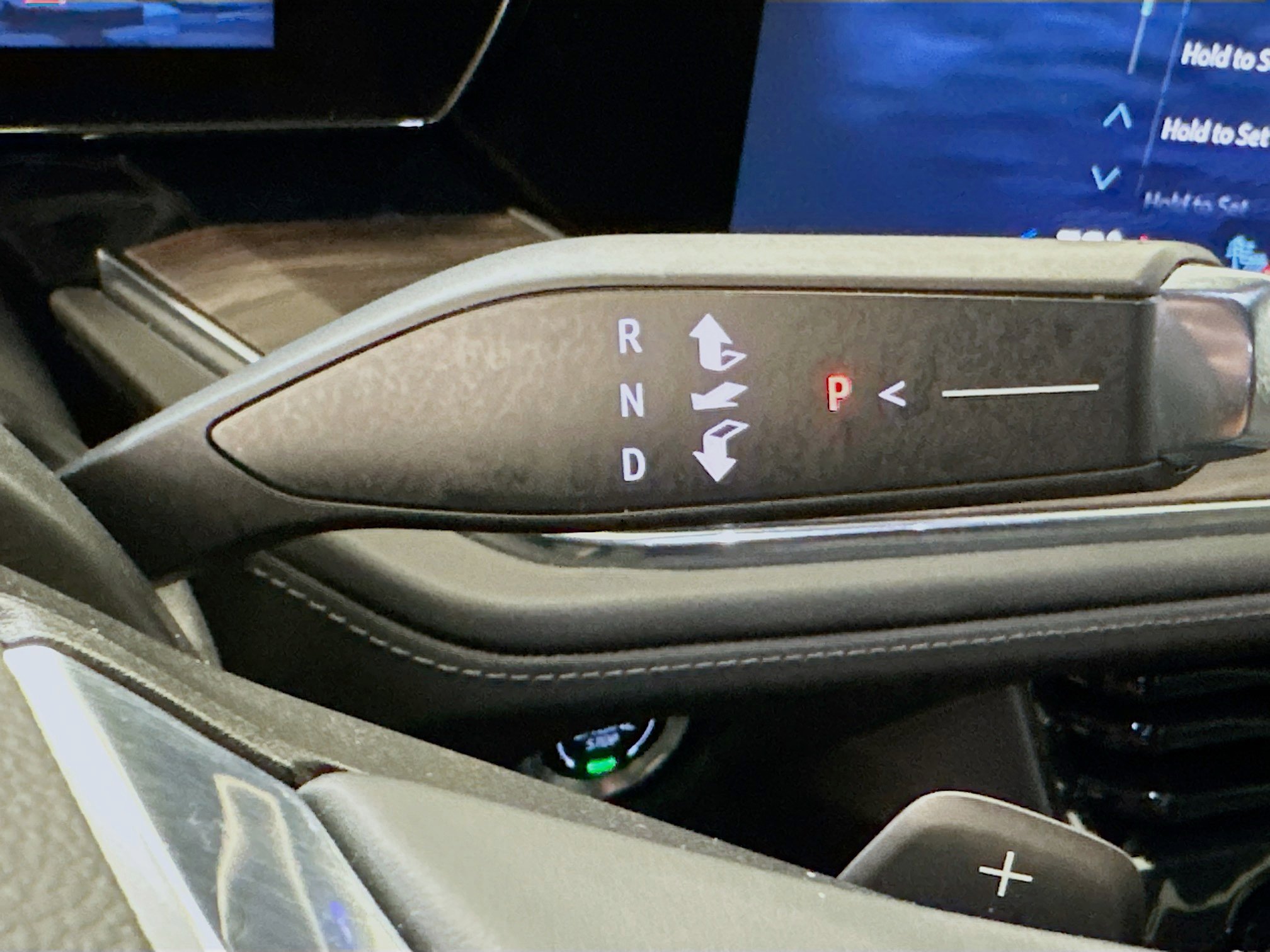 Used 2025 Chevrolet Suburban LT image 25