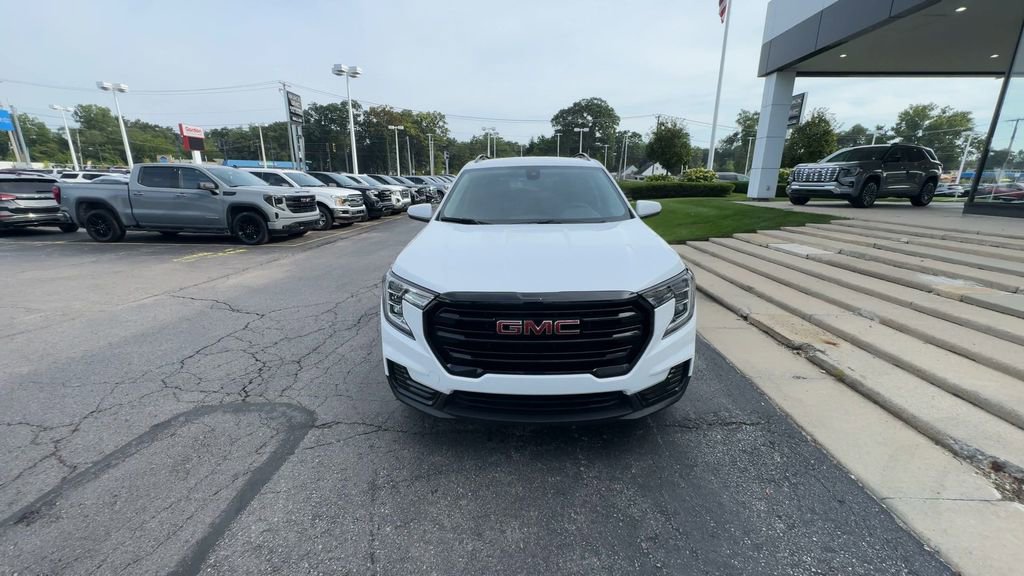 Certified 2022 GMC Terrain SLE w/ Driver Convenience Package image 3