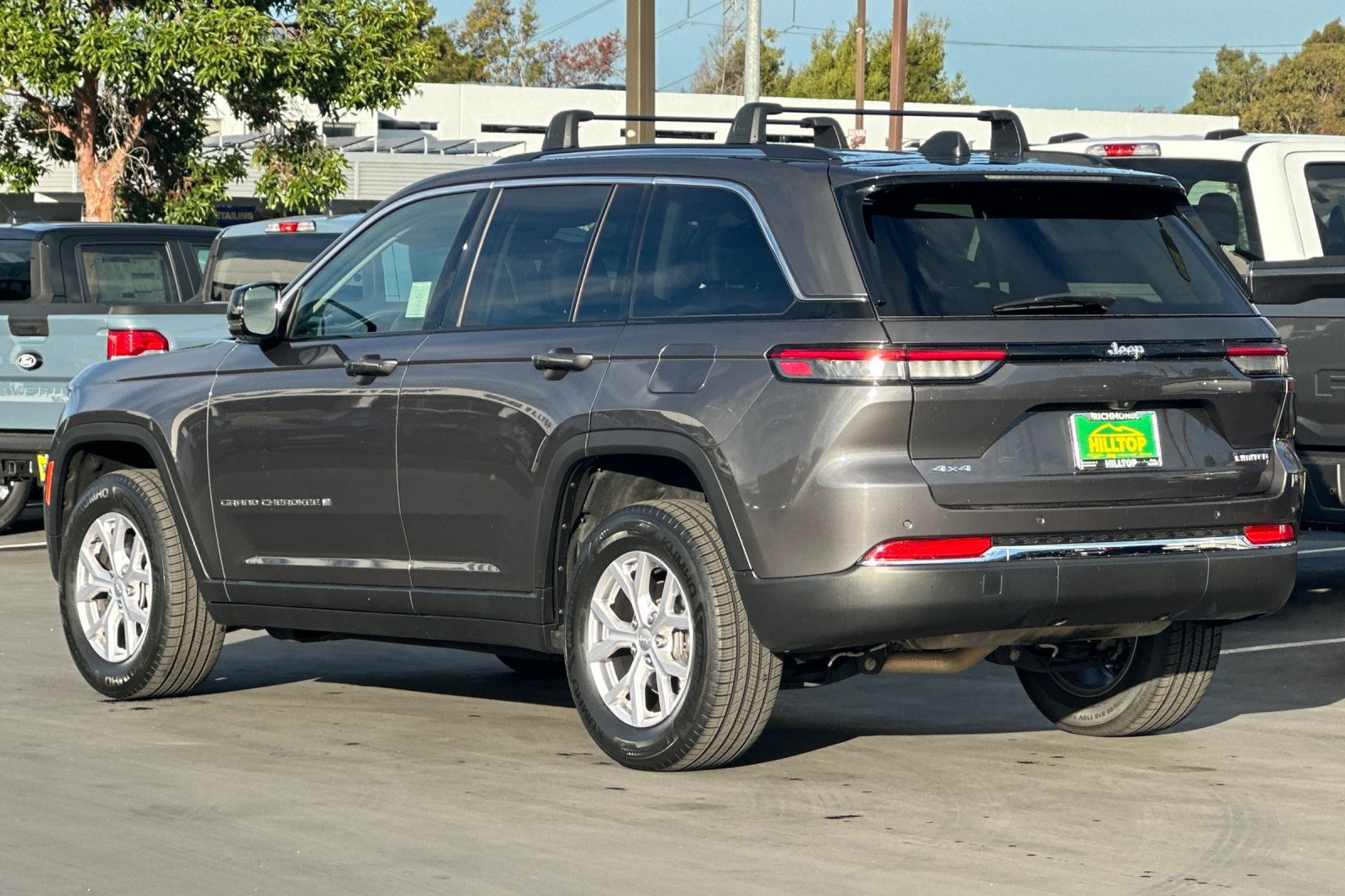 Used 2022 Jeep Grand Cherokee Limited AWD/4WD image 6