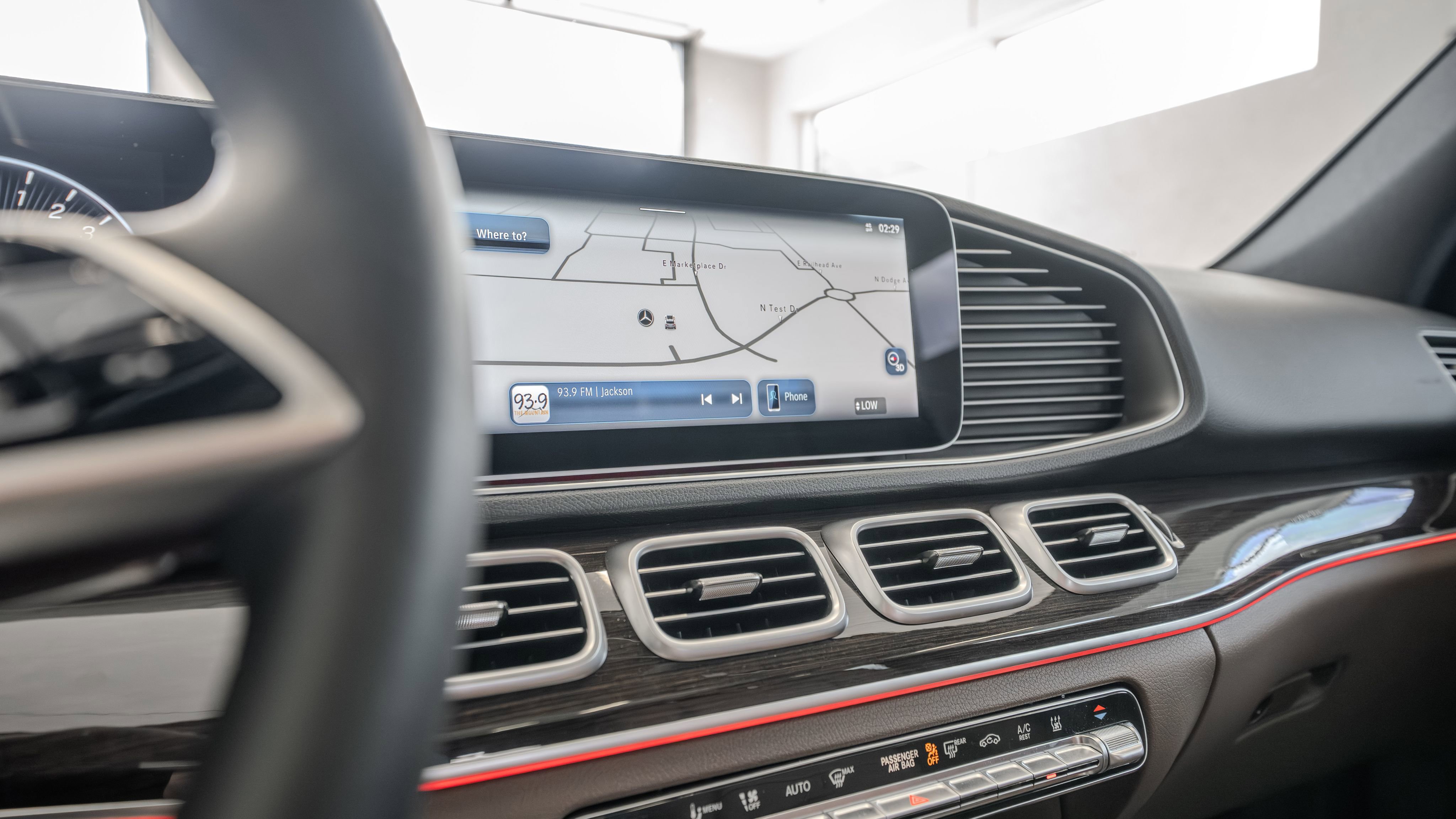 Certified 2025 Mercedes-Benz GLE 450e 4MATIC image 30