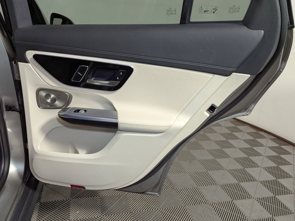 Used 2024 Mercedes-Benz GLC 300 4MATIC image 35
