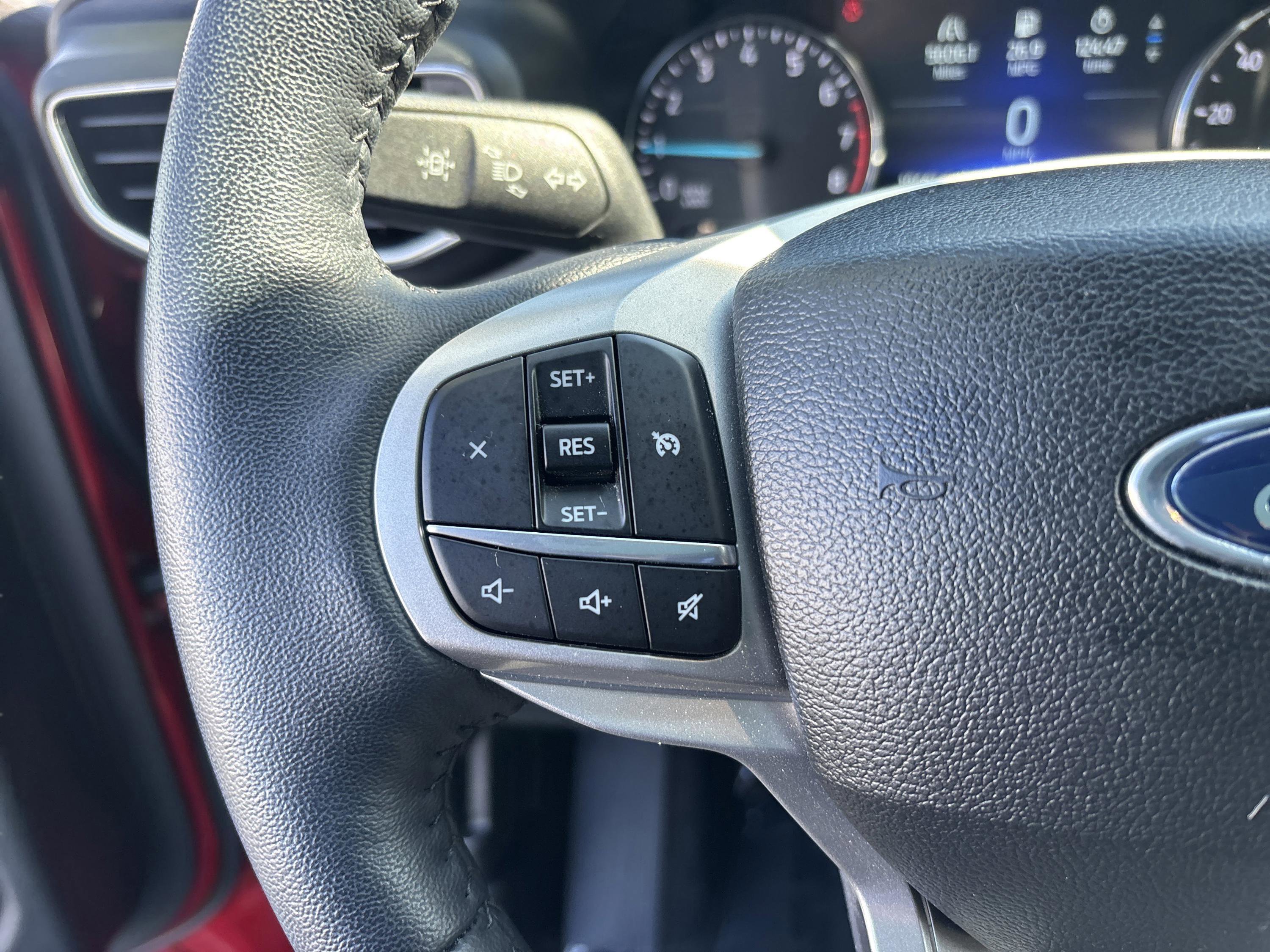 Used 2023 Ford Explorer XLT w/ Equipment Group 202A AWD/4WD image 17