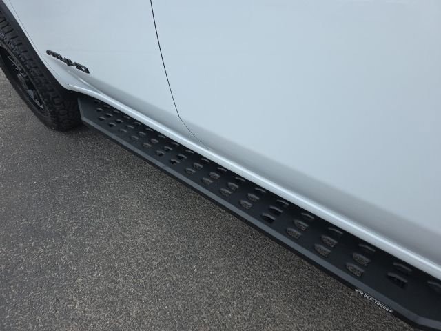 Used 2025 GMC Sierra 2500 AT4 w/ Technology Package image 10