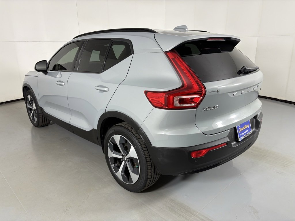Used 2024 Volvo XC40 B5 Core image 6