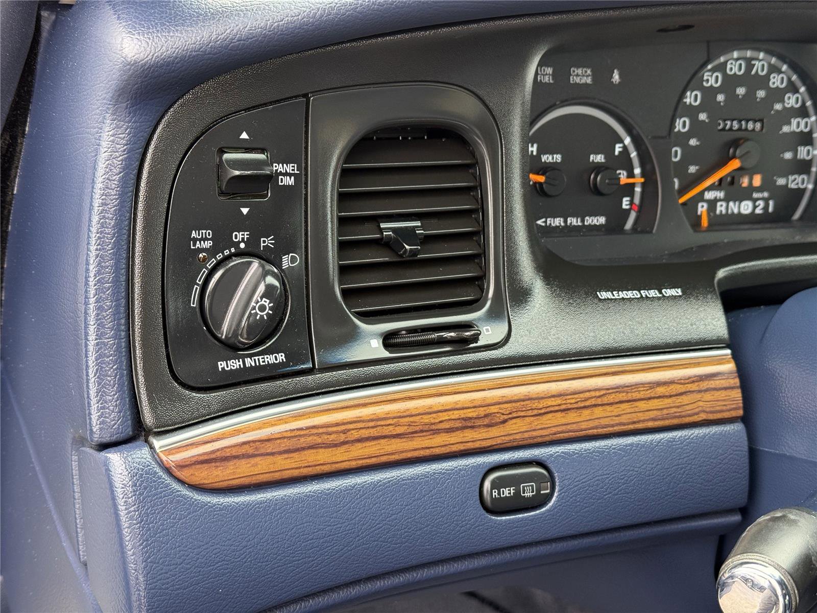 Used 1996 Ford Crown Victoria LX RWD image 17