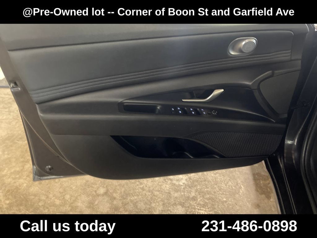 Used 2022 Hyundai Elantra SEL w/ Convenience Package FWD image 15