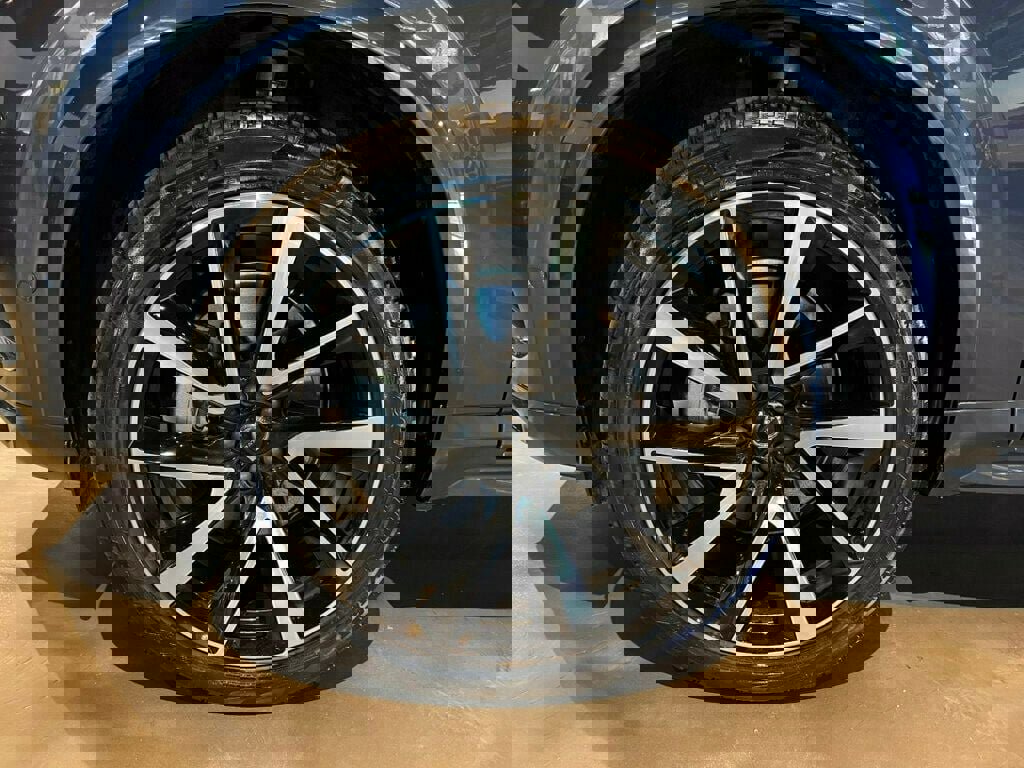 Used 2023 Volvo XC90 B5 Plus w/ Protection Package Premier image 11