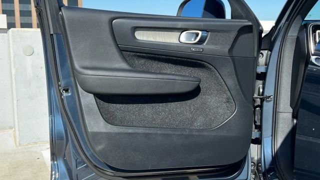 Used 2019 Volvo XC40 T5 Inscription image 12